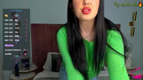 Snapshot of mayzzi chatting on 13, 12, 2025 MayaLevi online show from 13, 12, 2025