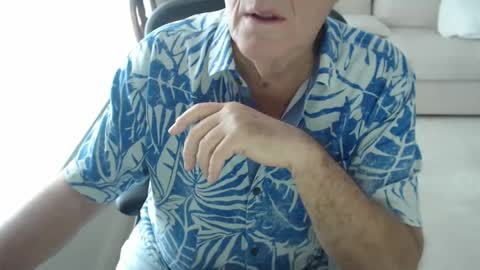 Snapshot of mbeastie chatting on 17, 12, 2024 Beastie online show from 17, 12, 2024