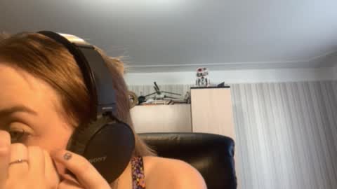 Hello Lisa here   Help me to make 50 thumbs up 333 online show from 13, 10, 2025