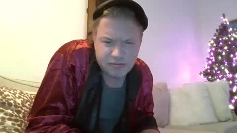 Snapshot of me2283 chatting on 10, 12, 2024 me2283 online show from 10, 12, 2024