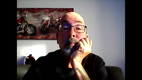 Snapshot of meathome3 chatting on 26, 10, 2025 me at home online show from 26, 10, 2025