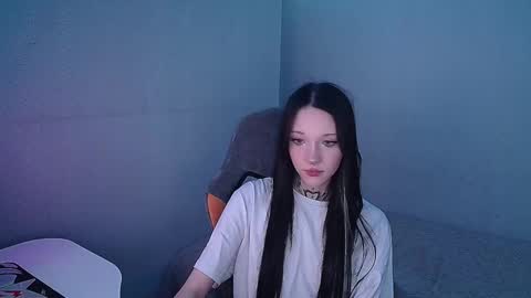 Snapshot of mefwhore chatting on 9, 10, 2025 mefwhOre online show from 9, 10, 2025