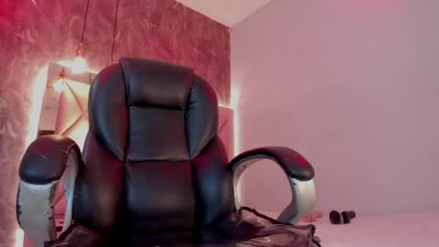 Snapshot of megan_and_clohe chatting on 13, 5, 2026 M E G A N online show from 13, 5, 2026