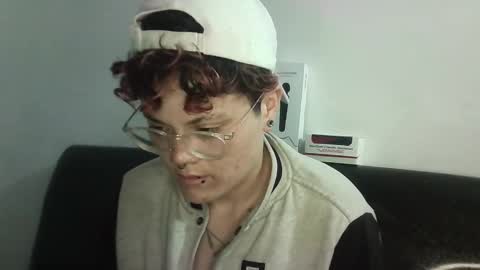 Megan and sophi online show from 27, 2, 2025