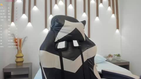 MEGAN COOPER online show from 1, 10, 2025