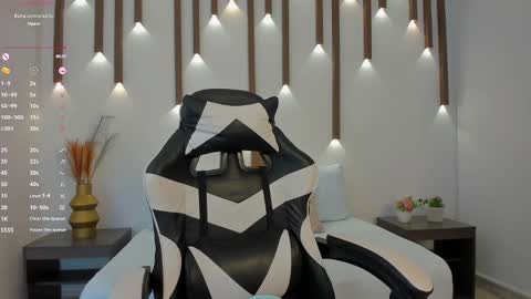 MEGAN COOPER online show from 4, 10, 2025