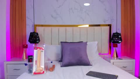 Carolina Paez online show from 5, 2, 2025