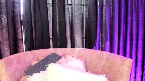     online show from 12, 2, 2025