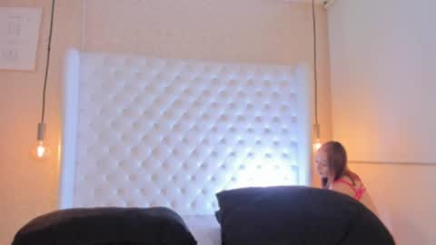 Snapshot of megan_holly_ chatting on 26, 4, 2026 MEGAN online show from 26, 4, 2026