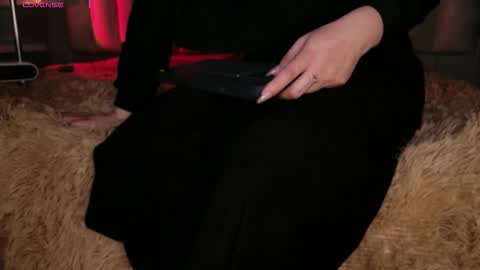     online show from 4, 12, 2025