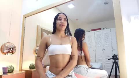 Snapshot of megan_siner chatting on 25, 10, 2025 Megan Siner online show from 25, 10, 2025