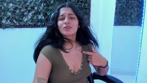 megan white 01  online show from 17, 1, 2025