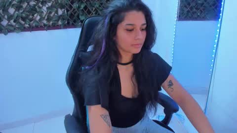 megan white 01  online show from 11, 3, 2025