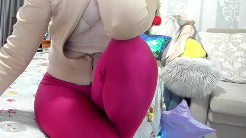 Nicki--------- Welcome to my Room online show from 30, 12, 2024