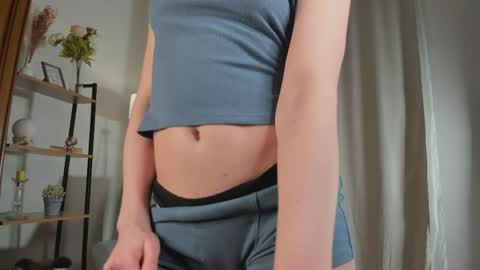 Snapshot of meganhenns chatting on 11, 5, 2026 Elly online show from 11, 5, 2026