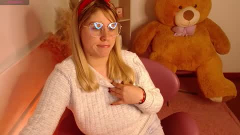 Snapshot of meganlk chatting on 22, 1, 2025 MEGAN online show from 22, 1, 2025