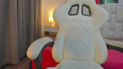 Snapshot of meganqueen2 chatting on 5, 5, 2026 Megan Queen online show from 5, 5, 2026