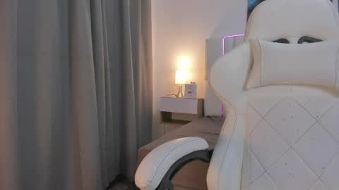 Snapshot of meganqueen2 chatting on 13, 5, 2026 Megan Queen online show from 13, 5, 2026
