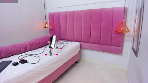 Megan  online show from 16, 10, 2025