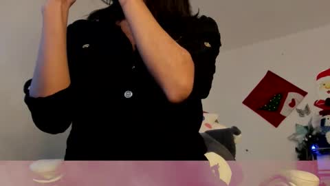 Snapshot of meganthompsonn chatting on 4, 12, 2025 Megan online show from 4, 12, 2025