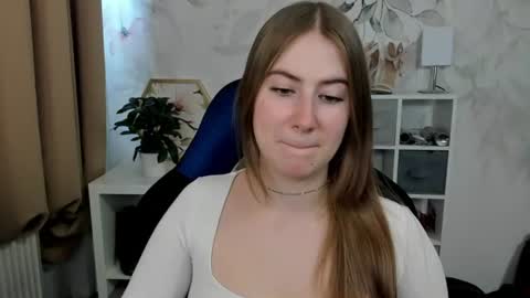Snapshot of meganx_candy chatting on 8, 7, 2026 Megan online show from 8, 7, 2026