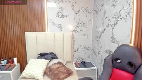 M E G A N  online show from 16, 3, 2026