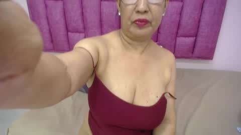 Snapshot of megatitsxxx chatting on 6, 1, 2025 milfpleasure online show from 6, 1, 2025