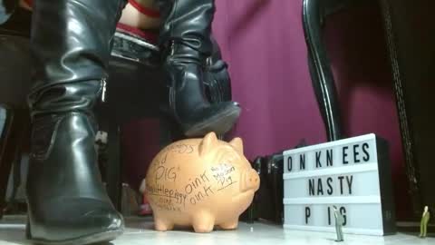 Snapshot of megoddessara chatting on 16, 5, 2026 Goddess Sara online show from 16, 5, 2026