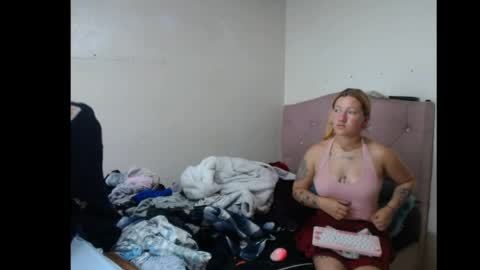 Meizquin and Lucifer online show from 6, 4, 2026