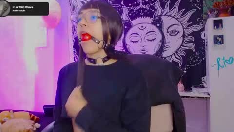 Snapshot of mel_dahlia chatting on 14, 7, 2026 Melissa - - Please help me to reach 100 thumbs up online show from 14, 7, 2026