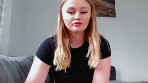 Snapshot of melani_a chatting on 12, 6, 2026 Melania online show from 12, 6, 2026
