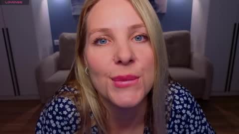 Snapshot of melaniebennett chatting on 21, 5, 2026 Melanie Bennett online show from 21, 5, 2026