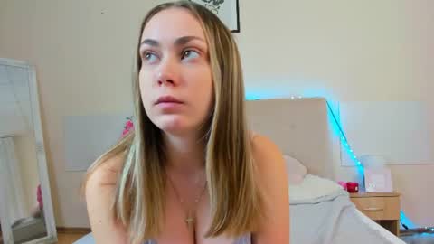 Snapshot of melaniecutys chatting on 7, 8, 2026 Melania online show from 7, 8, 2026