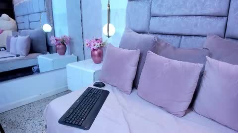 Snapshot of melaniee_joness chatting on 18, 2, 2026 melaniee_joness online show from 18, 2, 2026