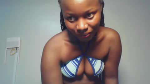 Snapshot of melanin_sassy96 chatting on 16, 12, 2024 bad lil shawry online show from 16, 12, 2024