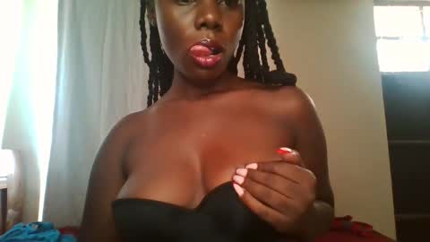 Snapshot of melanin_sassy96 chatting on 8, 3, 2025 bad lil shawry online show from 8, 3, 2025