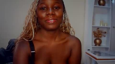 Snapshot of melanin_sassy96 chatting on 28, 9, 2025 bad lil shawry online show from 28, 9, 2025