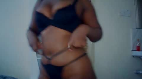 Snapshot of melanin_sassy96 chatting on 6, 10, 2025 bad lil shawry online show from 6, 10, 2025