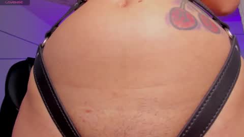 Snapshot of melanny_luv chatting on 4, 3, 2025 MelanyLuv online show from 4, 3, 2025