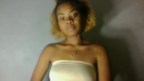 Snapshot of meliana98 chatting on 28, 10, 2025 meliana98 online show from 28, 10, 2025