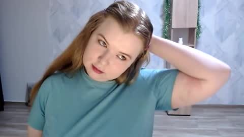 Snapshot of melina_beauty chatting on 3, 12, 2025 Melina online show from 3, 12, 2025