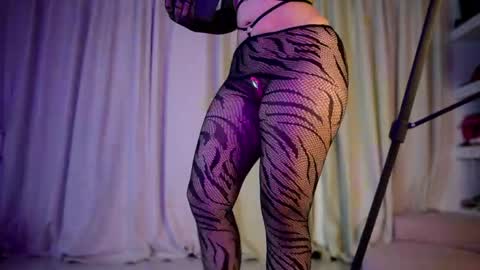 MelinaSmith  online show from 22, 5, 2026