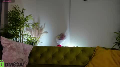 Snapshot of melisa_violet chatting on 8, 11, 2025 melisa_violet online show from 8, 11, 2025