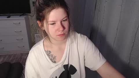 Melissa  Ray online show from 31, 1, 2025