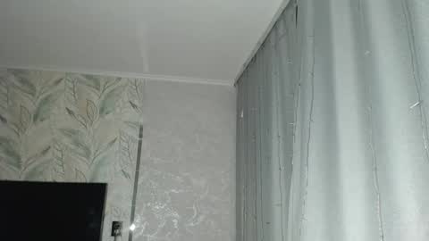 Melissa  Ray online show from 4, 2, 2025