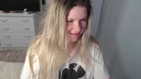 Melissa  Ray online show from 17, 2, 2025