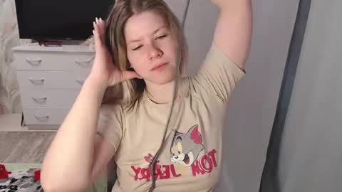 Melissa  Ray online show from 21, 2, 2025