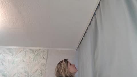 Melissa  Ray online show from 7, 3, 2025