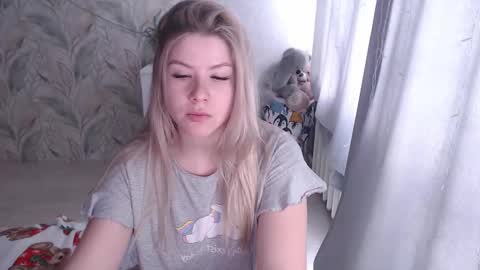 Melissa  Ray online show from 15, 12, 2025