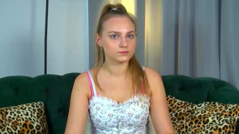 Snapshot of melissamelrey chatting on 17, 11, 2025 MelissaBerry online show from 17, 11, 2025